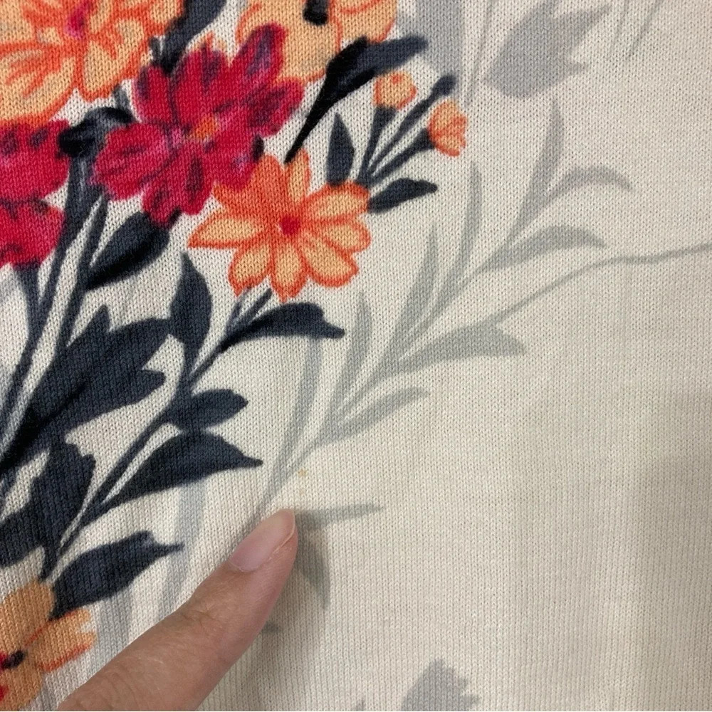Talbots Floral Soft Lightweight Round Neck Stretch Knit Top Large - Picture 11 of 11